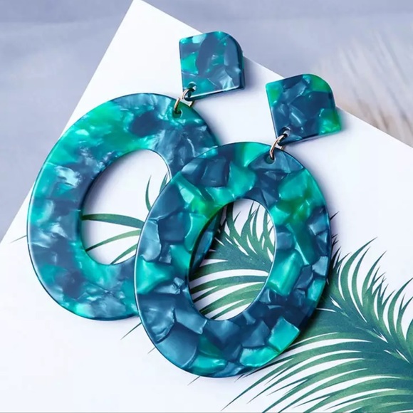 Jewelry - Green Oval Acrylic Earrings